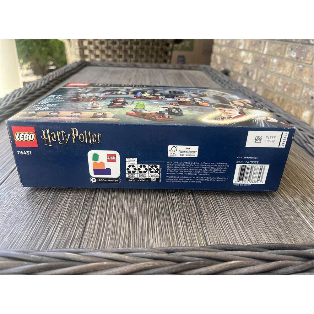 LEGO 397 pieces Harry Potter: Hogwarts Castle: Potions Class (76431) - Picture 2 of 5
